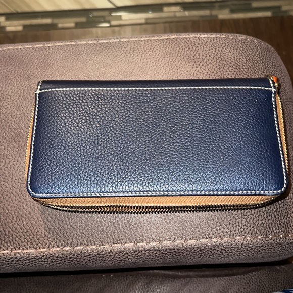 #DOONEY & BOURKE Pebble Grain Large Zip Around Wallet Navy Blue - Picture 4 of 7